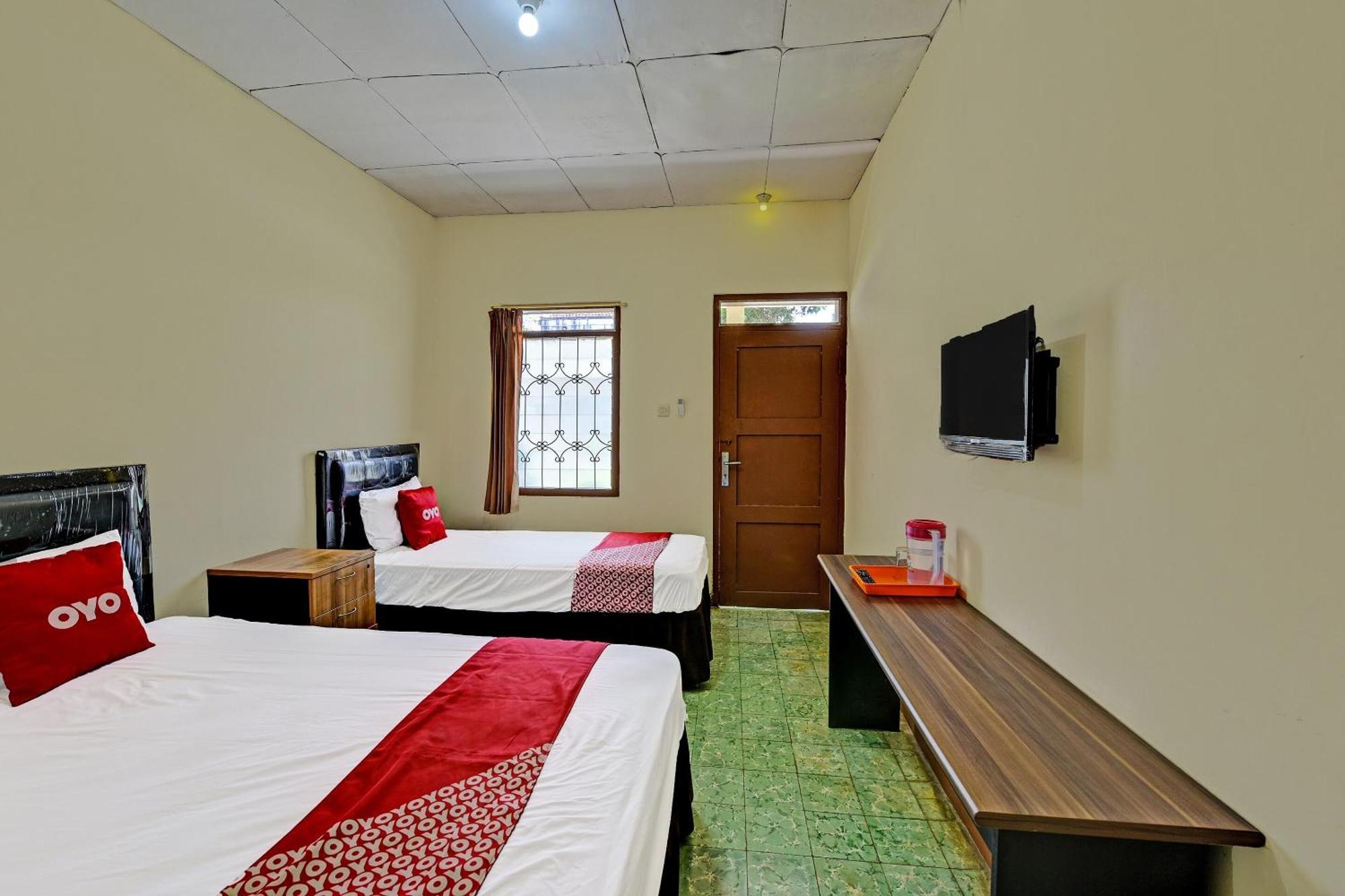 Oyo 90443 Hotel New Kartika In Cilopadang Esterno foto
