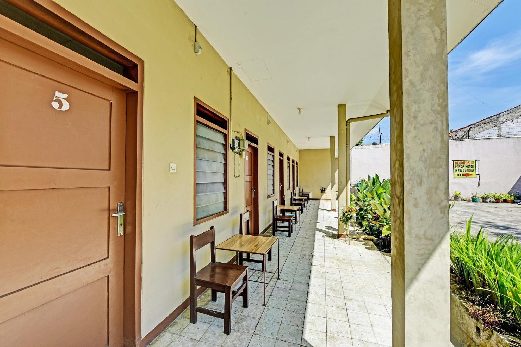 Oyo 90443 Hotel New Kartika In Cilopadang Esterno foto